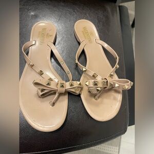 Authentic Valentino garavani jelly RUBBER ROCKSTUD THONG 38 missing one stud